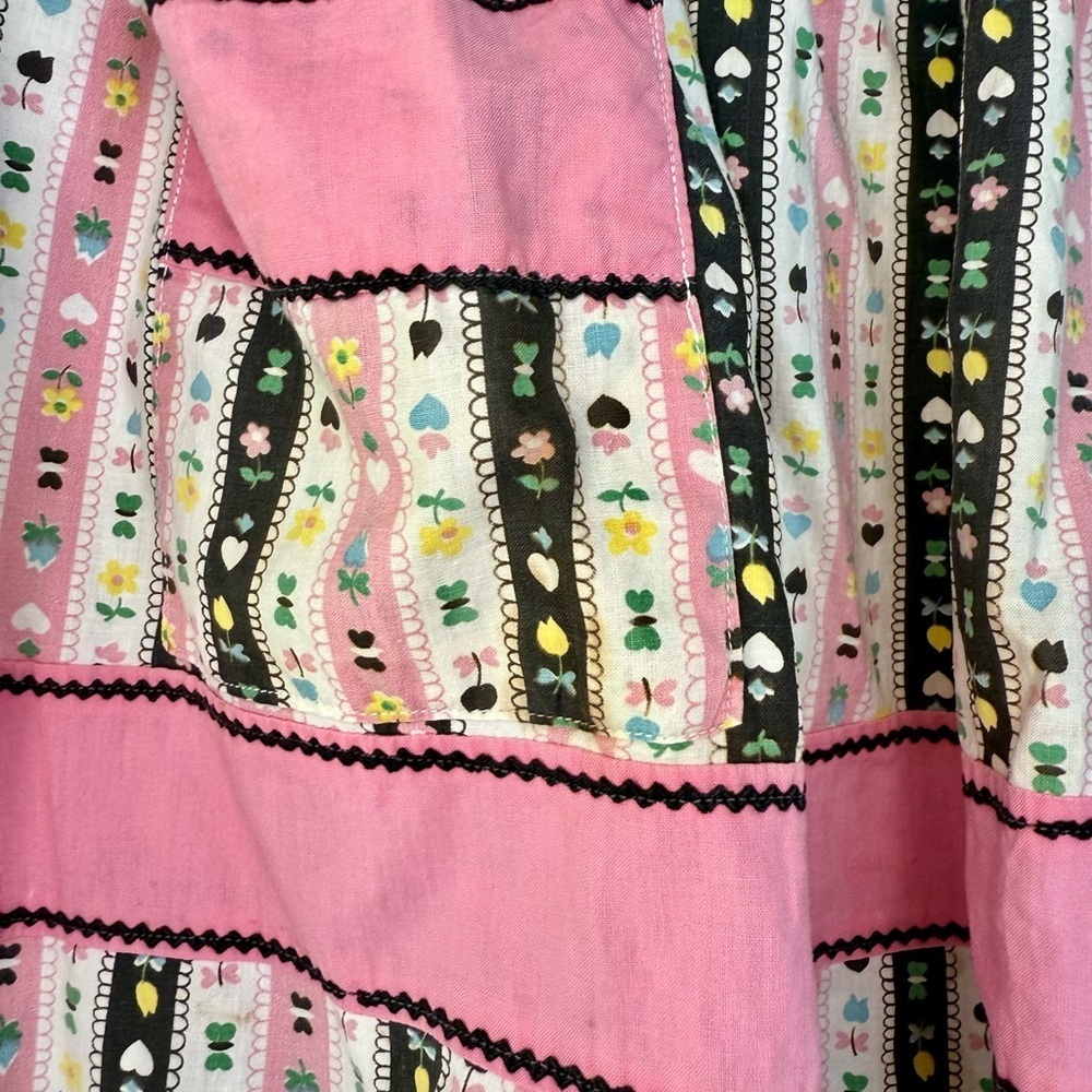 Vintage Pink and Black Apron - Picture 2 of 3
